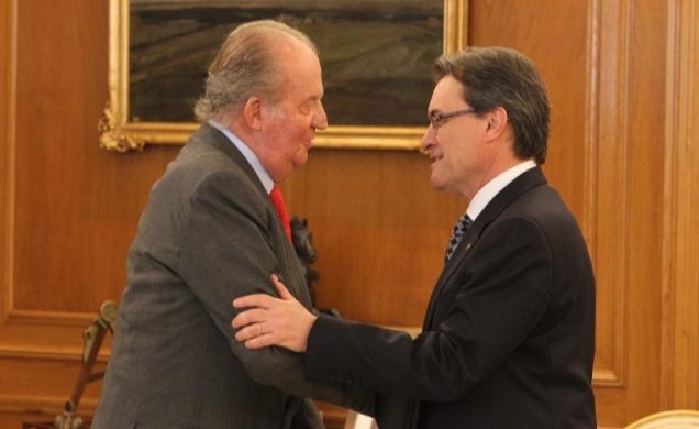 Su Majestad el Rey recibe el saludo del presidente de la Generalitat de Cataluña, Artur Mas i Gabarró